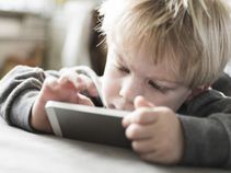 ಮಕ್ಕಳಿಗೆ ಸ್ಮಾರ್ಟ್‌ಫೋನ್ ಹೆಚ್ಚು ಉಪಯೋಗಿಸಲು ಕೊಡ್ತೀರಾ? ಹಾಗಿದ್ರೆ ಈ ವರದಿ ನೋಡಿ!!