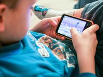 ನಿಮ್ಮ ಮಕ್ಕಳು ಸ್ಮಾರ್ಟ್ಫೋನಿನಲ್ಲಿ ಗೇಮ್ ಆಡುತ್ತಿದ್ದರೇ ನೀವು ಈ ಸ್ಟೋರಿ ಓದಲೇ ಬೇಕು.!! ನಿಮ್ಮ ಮಕ್ಕಳು ಸ್ಮಾರ್ಟ್ಫೋನಿನಲ್ಲಿ ಗೇಮ್ ಆಡುತ್ತಿದ್ದರೇ ನೀವು ಈ ಸ್ಟೋರಿ ಓದಲೇ ಬೇಕು.!!