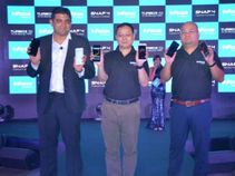 ಅಮೆರಿಕಾ ಮೂಲದ ಅದ್ಬುತ ಫೋನ್ ಭಾರತಕ್ಕೆ!.4 ಕ್ಯಾಮೆರಾದ ಫೋನ್ ಬೆಲೆ 11,999ರೂ.!! ಅಮೆರಿಕಾ ಮೂಲದ ಅದ್ಬುತ ಫೋನ್ ಭಾರತಕ್ಕೆ!.4 ಕ್ಯಾಮೆರಾದ ಫೋನ್ ಬೆಲೆ 11,999ರೂ.!!