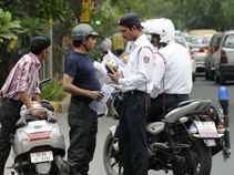 ಈ ಆಪ್ ಇದ್ರೆ ಟ್ರಾಫಿಕ್ ಪೊಲೀಸ್ ಹಿಡಿದರೂ ಚಿಂತೆ ಇಲ್ಲ..! ಈ ಆಪ್ ಇದ್ರೆ ಟ್ರಾಫಿಕ್ ಪೊಲೀಸ್ ಹಿಡಿದರೂ ಚಿಂತೆ ಇಲ್ಲ..!