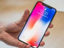 'ಐಫೋನ್ 10' ಖರೀದಿಸಲು ಬೆಂಗಳೂರಿನಲ್ಲಿ ಮುಗಿಬಿದ್ದ ಜನರು!!