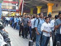 ಒನ್‌ಪ್ಲಸ್‌ 5ಟಿ ಖರೀದಿಸಲು ಬೆಂಗಳೂರಿನಲ್ಲಿ ಕ್ಯೂ!!..ಅಂತಹದ್ದೇನಿದೆ ಈ ಸ್ಮಾರ್ಟ್‌ಫೋನಿನಲ್ಲಿ?