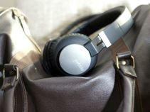 ಹೊಸ ಮಾದರಿಯ ಬ್ಲೂಟೂತ್ ಹೆಡ್ ಸೆಟ್: ಇದನ್ನು ಮಡಚಲು ಬಹುದಂತೆ..!