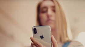 ಐಫೋನ್ X ಫೇಸ್‌ ಅನ್‌ಲಾಕ್: ವೈರಲ್ ವಿಡಿಯೋ ಪೋಸ್ಟ್ ಮಾಡಿದ ಆಪಲ್..!