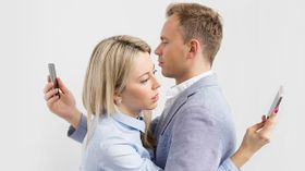 ಈ ಮಾರ್ಗಗಳನ್ನು ಅನುಸರಿಸಿದರೆ ಸ್ಮಾರ್ಟ್‌ಪೋನ್ ವ್ಯಸನದಿಂದ ದೂರವಾಗ್ತಿರಿ..!