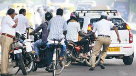 ನೆಕ್ಸ್ಟ್ ಟೈಮ್ ಪೊಲೀಸ್ ಹಿಡಿದರೆ ದುಡ್ಡು ಕೊಡಬೇಡಿ..! ಸ್ಮಾರ್ಟ್ಫೋನ್ ತೋರಿಸಿ ಸಾಕು..! ನೆಕ್ಸ್ಟ್ ಟೈಮ್ ಪೊಲೀಸ್ ಹಿಡಿದರೆ ದುಡ್ಡು ಕೊಡಬೇಡಿ..! ಸ್ಮಾರ್ಟ್ಫೋನ್ ತೋರಿಸಿ ಸಾಕು..!