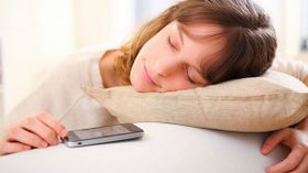 ನಿದ್ದೆ ಹಾಳಾಗಲು ಸ್ಮಾರ್ಟ್ ಫೋನ್ ಕಾರಣ ಯಾಕೆ?