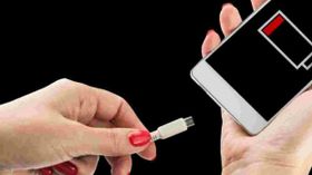 ಮೊಬೈಲ್‌ ಚಾರ್ಜ್‌ ಮಾಡುವಾಗ ಹೀಗೆ ಮಾಡಿದರೇ ಬ್ಯಾಟರಿ ಹಾಳಾಗೋದು ಗ್ಯಾರಂಟಿ!