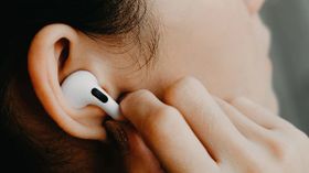 ಆಪಲ್‌ ಏರ್‌ಪಾಡ್ಸ್‌ ಅನ್ನು ಆಂಡ್ರಾಯ್ಡ್‌ ಫೋನ್‌ಗೆ ಕನೆಕ್ಟ್‌ ಮಾಡೋದು ಹೇಗೆ?