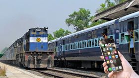 ರೈಲು ಪ್ರಯಾಣದ ವೇಳೆ ಫೋನ್ ಕೈಜಾರಿ ಬಿದ್ದರೆ ಮರು ಪಡೆಯಲು ಹೀಗೆ ಮಾಡಿ!