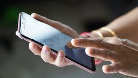 ಮೊಬೈಲ್‌ನಲ್ಲಿ ಈ ಸೆಟ್ಟಿಂಗ್‌‌ ಆನ್ ಆಗಿದ್ರೆ ಈಗಲೇ ಆಫ್ ಮಾಡಿ: ಇಲ್ಲದಿದ್ರೆ Phone Hack ಆಗುತ್ತೆ ಹುಷಾರ್!