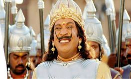 புதிதாக ஒரு போனை வாங்கும் போது நாம் செய்யும் குறும்பான சில காரியங்கள்