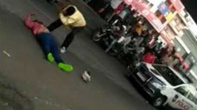 பழிக்கு பழிவாங்கிய ஹைதராபாத் கொடூர கொலையின் பதற வைக்கும் வீடியோ.! பழிக்கு பழிவாங்கிய ஹைதராபாத் கொடூர கொலையின் பதற வைக்கும் வீடியோ.!