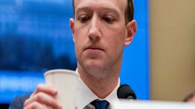 ஓனர் பதிவையே நீக்கி அதிரவிட்ட பேஸ்புக்- என்னடா இது மார்க்கு வந்த சோதனை.! ஓனர் பதிவையே நீக்கி அதிரவிட்ட பேஸ்புக்- என்னடா இது மார்க்கு வந்த சோதனை.!