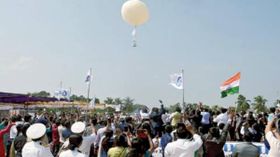 ராமேஸ்வரத்தில் மாணவர்கள் தயாரித்த 100 சிறிய செயற்கைக்கோள்கள் செலுத்தி சாதனை.!