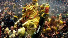 சித்திரை திருவிழா 2022: கள்ளழகர் இப்போ எங்கே இருக்கிறார்?- காவல்துறை அறிமுகம் செய்த அட்டகாச வசதி! சித்திரை திருவிழா 2022: கள்ளழகர் இப்போ எங்கே இருக்கிறார்?- காவல்துறை அறிமுகம் செய்த அட்டகாச வசதி!