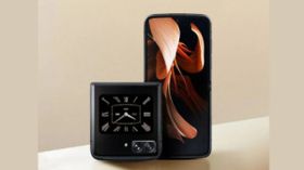 விலையை கேட்டா தலை சுத்திடும்: டூயல் டிஸ்ப்ளே உடன் அறிமுகமான Moto Smartphone!