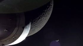 அடேங்கப்பா வேற லெவல்-ல இருக்கு: பூமிக்குத் திரும்பும் முன் நிலவை மிக நெருக்கமாக படம்பிடித்த NASA விண்கலம்.!