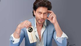 ஷாருக்கான் கையில்.. இன்னும் வெளிவராத Realme போன்.. இதற்கு என்ன அர்த்தம்? வேற என்னது.. அதே தான்! ஷாருக்கான் கையில்.. இன்னும் வெளிவராத Realme போன்.. இதற்கு என்ன அர்த்தம்? வேற என்னது.. அதே தான்!