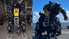 விற்பனைக்கு வந்த 14 அடி உயர நிஜ டிரான்ஸ்பார்மர்ஸ் ரோபோ.. ஒரு நபர் உள்ளே உட்கார்ந்து இயக்கலாமா? விற்பனைக்கு வந்த 14 அடி உயர நிஜ டிரான்ஸ்பார்மர்ஸ் ரோபோ.. ஒரு நபர் உள்ளே உட்கார்ந்து இயக்கலாமா?