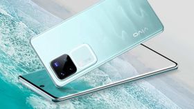 வெளுத்துக்கட்டும் புக்கிங்.. பட்ஜெட்ல SONY கேமரா.. ZEISS பொக்கெ.. 3D டிஸ்பிளே.. 5000mAh பேட்டரி.. எந்த மாடல்?
