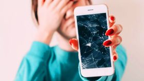 Mobile டிஸ்பிளே உடைய கூடாதா? இனி இந்த அம்சம் இருக்கானு பாருங்க.. இது இருந்தா Corning டிஸ்பிளே எளிதில் உடையாது