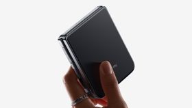 தீப்பெட்டி சைஸ்ல இருக்குற போன்ல 5100mAh பேட்டரி-ஆ.. Flip Phone மார்க்கெட்டை தெறிக்க விடப்போகும் ஷாவ்மீ! தீப்பெட்டி சைஸ்ல இருக்குற போன்ல 5100mAh பேட்டரி-ஆ.. Flip Phone மார்க்கெட்டை தெறிக்க விடப்போகும் ஷாவ்மீ!