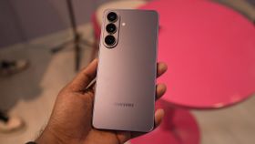 பிரிச்சி விட்டாப்ல.. Samsung Galaxy S26+ அறிமுகம்.. நைட்டோபோட்டோகிராபி கேமரா.. 4900mAh பேட்டரி.. விலை என்ன?