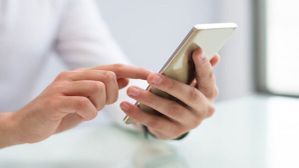 Android  के मुकाबले iOS को ज्यादा पसंद कर रहे है स्मार्टफोन यूजर्स , जाने क्यों ?