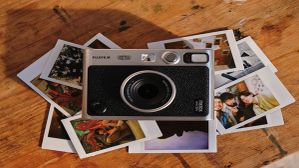 Instax Mini Evo Hybrid इंस्टेंट कैमरा जो तुरंत करता है प्रिंट, मोबाइल से भी होता है कनेक्ट