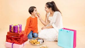 Bhai Dooj Sister Gift 2022: इस Bhai Dooj ऐसा करें कुछ गिफ्ट, बहन बोले अरे वाह भाई हो तो ऐसा!