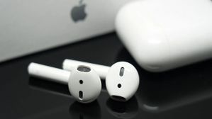 Apple सबसे सस्ते AirPods ईयरबड्स पर कर रहा काम , कीमत होगी सबसे कम Apple सबसे सस्ते AirPods ईयरबड्स पर कर रहा काम , कीमत होगी सबसे कम