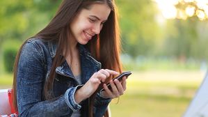 iPhone Tips: iPhone यूजर्स अब अपने दोस्तों को करें इनविजिबल मैसेज iPhone Tips: iPhone यूजर्स अब अपने दोस्तों को करें इनविजिबल मैसेज