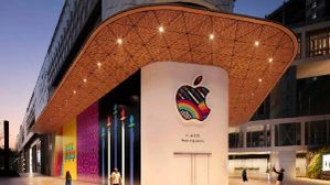 Apple Store को चोरों ने बनाया निशाना, एक बार में 4 करोड़ के 436 आईफोन लेकर हुए फरार