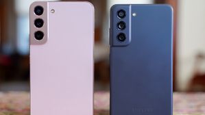 Samsung Galaxy S22 और Samsung Galaxy S21 FE में कौन सा स्मार्टफोन आपके लिए बेस्ट Samsung Galaxy S22 और Samsung Galaxy S21 FE में कौन सा स्मार्टफोन आपके लिए बेस्ट