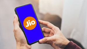 Jio  ने पेश किया फ्री ट्रायल ऑफर, 399 रुपये, 599 रुपये और 699 रुपये के पोस्टपेड प्लान पर लागू