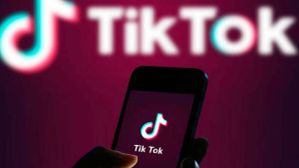 अमेरिका में बढ़ी TikTok की मुश्किलें, ऐप पर बैन लगाने वाले कानून को मिली मंजूरी अमेरिका में बढ़ी TikTok की मुश्किलें, ऐप पर बैन लगाने वाले कानून को मिली मंजूरी