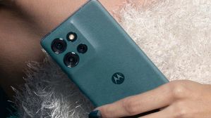 IP68 रेटिंग, 32MP सेल्फी कैमरा और बड़ी डिस्प्ले; Motorola Edge 50 पर मिल रही तगड़ी छूट IP68 रेटिंग, 32MP सेल्फी कैमरा और बड़ी डिस्प्ले; Motorola Edge 50 पर मिल रही तगड़ी छूट