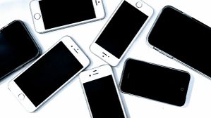 iPhone 16 Pro को टक्कर देने वाले 5 Android स्मार्टफोन; कैमरा, बैटरी और AI में भी आगे!