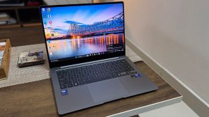 Samsung Galaxy Book5 Pro Review: The Windows Ultrabook That Finally Rivals MacBook Samsung Galaxy Book5 Pro Review: The Windows Ultrabook That Finally Rivals MacBook