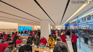 Apple’s New Noida Store Opens Its Doors At DLF Mall of India: Here’s Everything You Need To Know Apple’s New Noida Store Opens Its Doors At DLF Mall of India: Here’s Everything You Need To Know