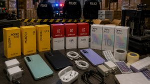 Fake OPPO, OnePlus, Realme Devices Seized in India After Cops Raid Warehouse: How to Identify Fake Products Fake OPPO, OnePlus, Realme Devices Seized in India After Cops Raid Warehouse: How to Identify Fake Products