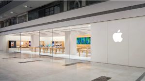 iPhone Sales Fall up to 30 Percent This Festive Season, and the Missing Rs 60,000 iPhone Is the Reason iPhone Sales Fall up to 30 Percent This Festive Season, and the Missing Rs 60,000 iPhone Is the Reason