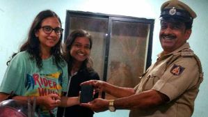 3 ಗಂಟೆಯಲ್ಲೇ ಮೊಬೈಲ್ ಪತ್ತೆ!..ಬೆಂಗಳೂರು ಪೊಲೀಸರ ಕಾರ್ಯಕ್ಕೆ ಯುವತಿಯರ ಸಂಭ್ರಮ!!