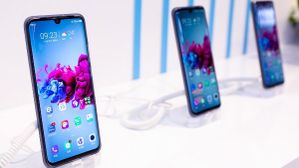 ZTE ಆಕ್ಸಾನ್ 20 ಫೋನ್‌ ಲಾಂಚ್‌!.ಅಂಡರ್-ಡಿಸ್ಪ್ಲೇ ಸೆಲ್ಫಿ ಕ್ಯಾಮೆರಾ ವಿಶೇಷ!