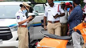 ಟ್ರಾಫಿಕ್ ರೂಲ್ಸ್ ಬ್ರೇಕ್ ಮಾಡಿದ್ದೀರಾ? ಎಷ್ಟು ದಂಡ ಬಾಕಿ ಇದೆ?..ಹೀಗೆ ತಿಳಿಯಿರಿ! ಟ್ರಾಫಿಕ್ ರೂಲ್ಸ್ ಬ್ರೇಕ್ ಮಾಡಿದ್ದೀರಾ? ಎಷ್ಟು ದಂಡ ಬಾಕಿ ಇದೆ?..ಹೀಗೆ ತಿಳಿಯಿರಿ!