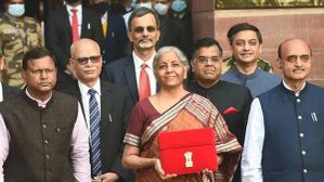 Budget 2023: ಸಾಂಪ್ರದಾಯಿಕ ಶೈಲಿಯ ಬಜೆಟ್ ಮಂಡನೆಗೆ ಫುಲ್ ಸ್ಟಾಪ್; ಟ್ಯಾಬ್ ಮೂಲಕ ಮಂಡನೆ Budget 2023: ಸಾಂಪ್ರದಾಯಿಕ ಶೈಲಿಯ ಬಜೆಟ್ ಮಂಡನೆಗೆ ಫುಲ್ ಸ್ಟಾಪ್; ಟ್ಯಾಬ್ ಮೂಲಕ ಮಂಡನೆ