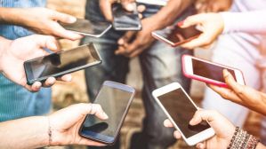 Smartphone Battery :ಇನ್ಮುಂದೆ ಸ್ಮಾರ್ಟ್‌ಫೋನ್‌ ಬ್ಯಾಟರಿಯನ್ನು ನೀವೇ ಬದಲಾಯಿಸಬಹುದು, ಆದ್ರೆ!?  