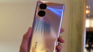 ಈ 5G ಫೋನ್‌ ಬೆಲೆಯಲ್ಲಿ ಭರ್ಜರಿ ಇಳಿಕೆ!..ಇದರ ಡಿಸೈನ್‌ ಸೂಪರ್!