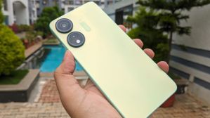 ಈ 5G ಸ್ಮಾರ್ಟ್‌ಫೋನ್‌ ಈಗ ಅತೀ ಕಡಿಮೆ ಬೆಲೆಗೆ ಲಭ್ಯ!..ಸ್ಮಾರ್ಟ್‌ ಆಫರ್‌!